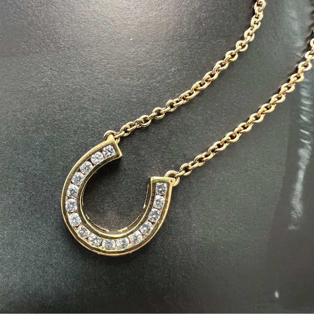 Elegant Gold Horseshoe Necklace